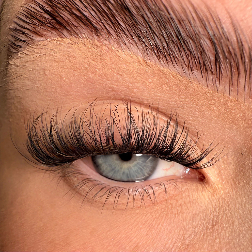 Unicorn Cosmetics Super Pre-Glued Party Lashes - I.F.L.Y. (Model Shot 1)