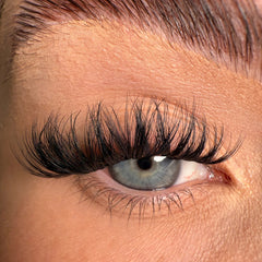 Unicorn Cosmetics Super Pre-Glued Party Lashes - S.T.F.U. (Model Shot 1)