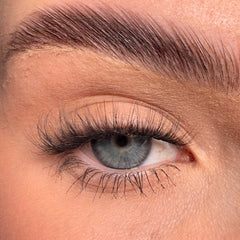Unicorn Cosmetics Super Pre-Glued Party Lashes - XOXO (Model Shot)