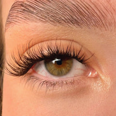 Unicorn Cosmetics UnBearlievable Cluster Lashes - Don't Give A Fluff Cocoa Ganache (Model Shot)