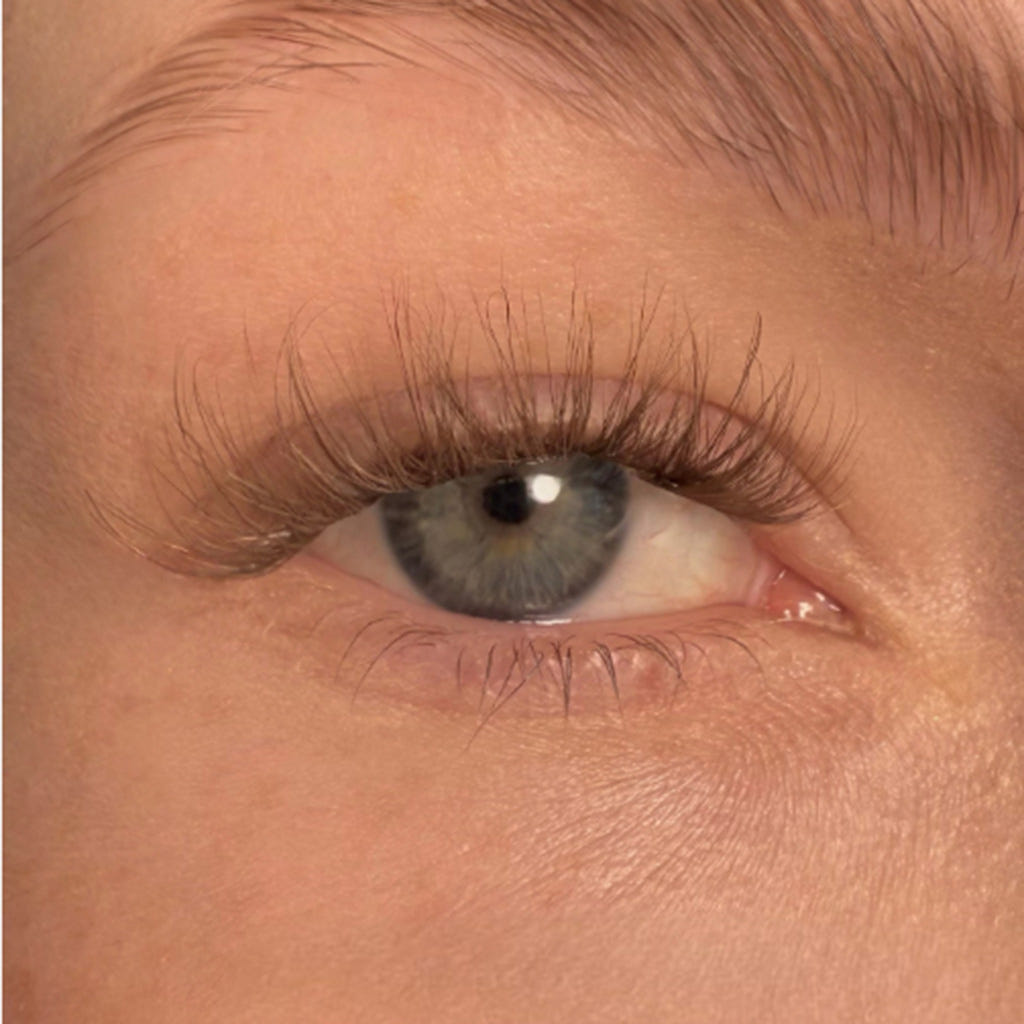 Unicorn Cosmetics UnBearlievable Cluster Lashes - Don't Give A Fluff Mocha Melt (Model Shot)