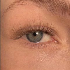 Unicorn Cosmetics UnBearlievable Cluster Lashes - Don't Give A Fluff Mocha Melt (Model Shot)