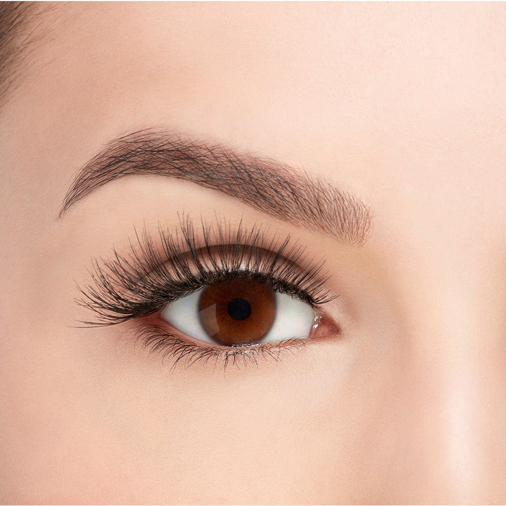 Ardell Double Wispies 113 Lashes (with DUO Glue) - Model Shot B1
