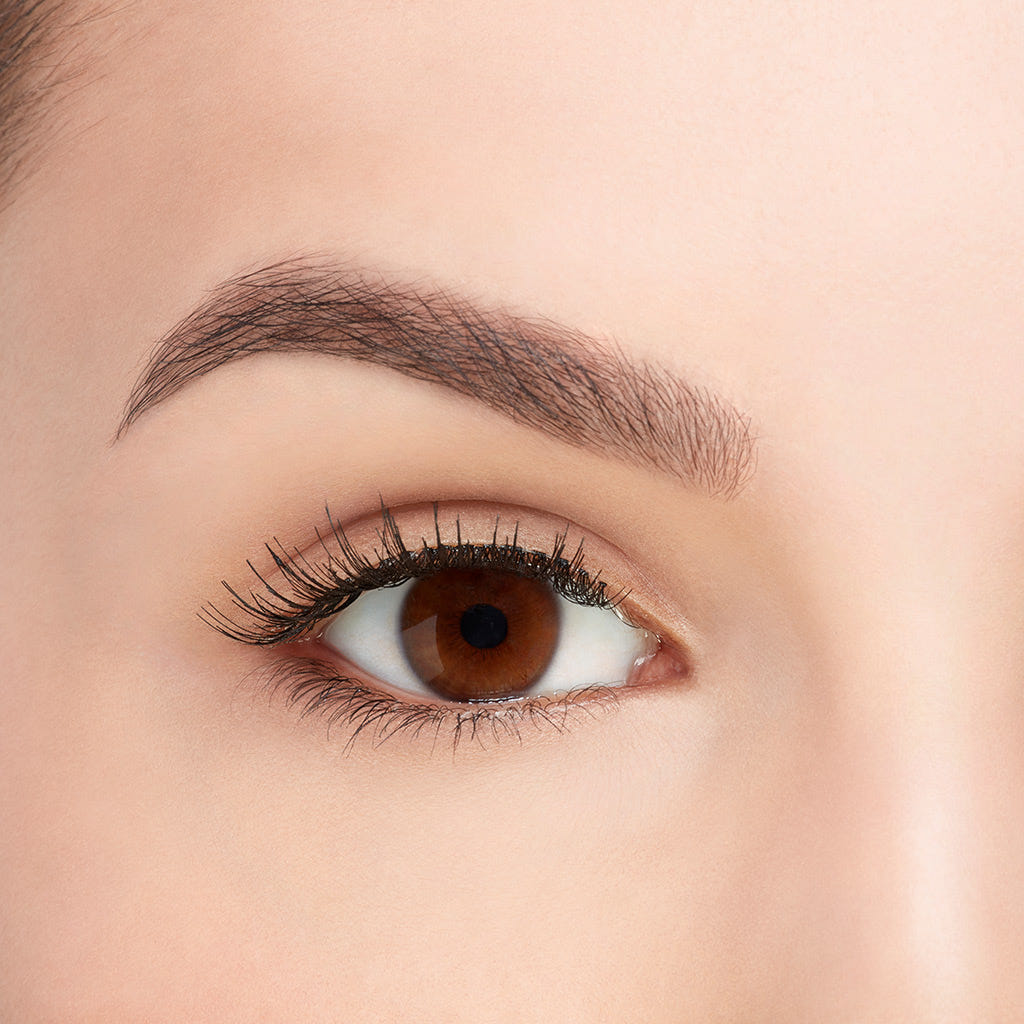 Ardell 110 Lashes Multipack (6 Pairs) - Model Shot B1