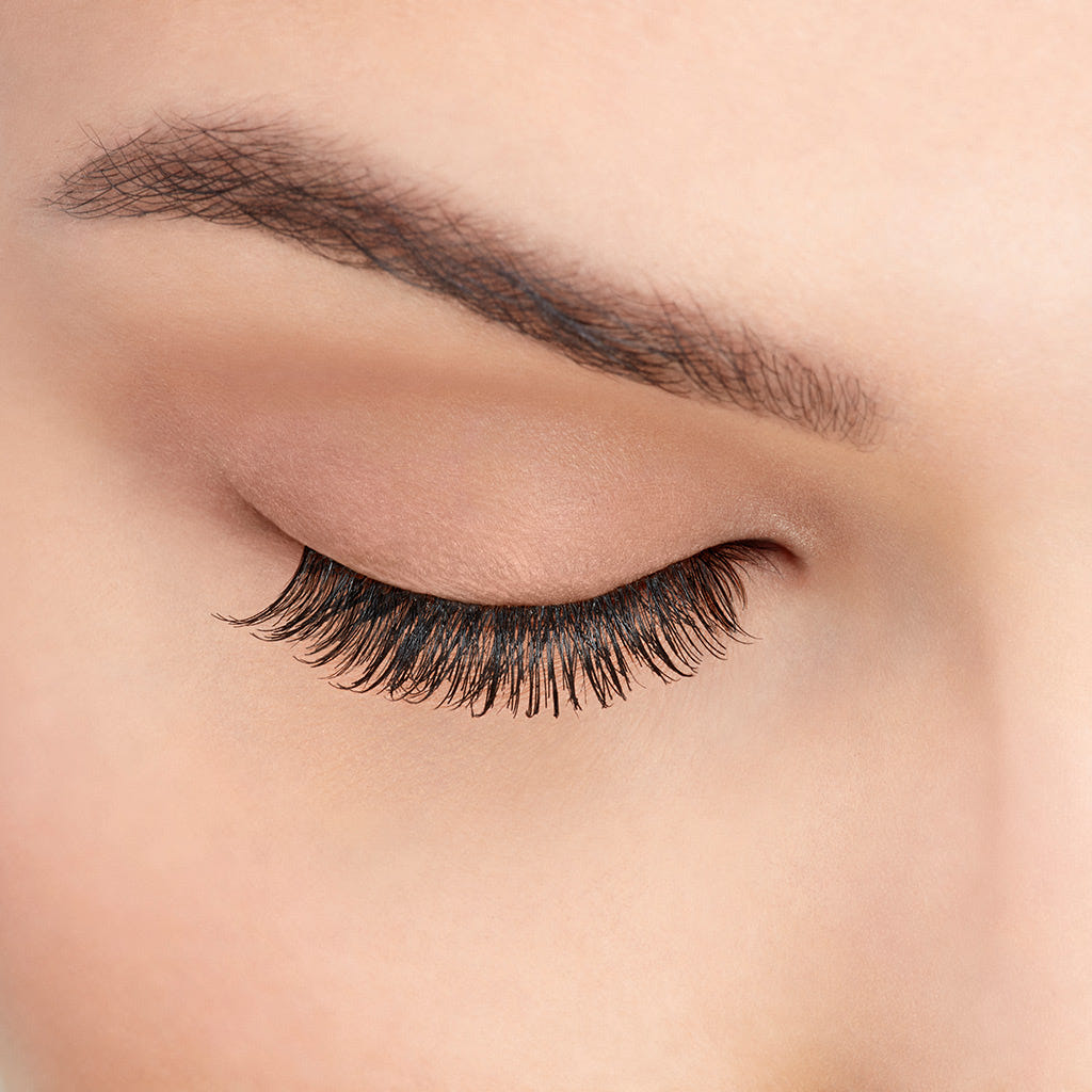 Ardell 110 Lashes Multipack (6 Pairs) - Model Shot B2