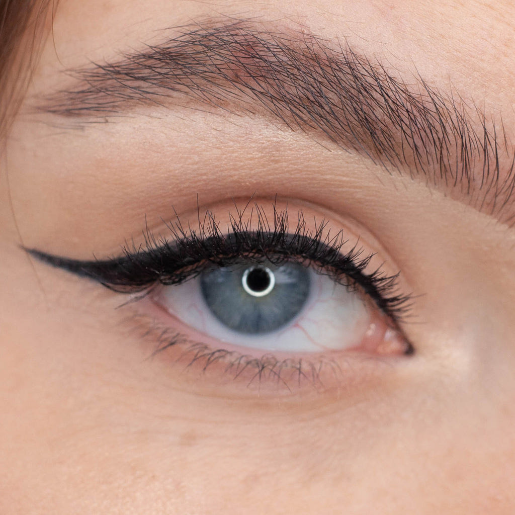 Ardell Lashes - 174 Black (with DUO Glue) - Model Shot 1