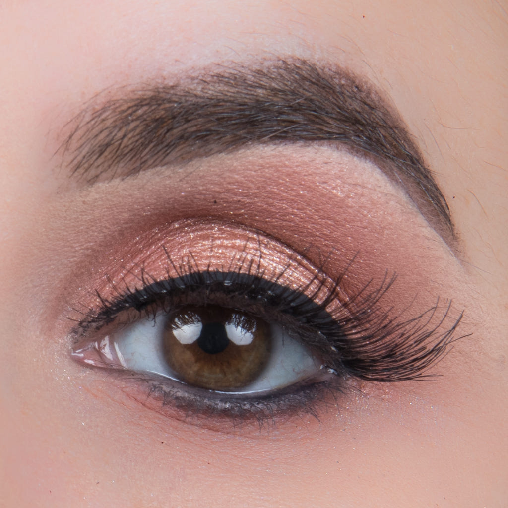 Ardell Wispies 701 Lashes Black (with DUO Glue) - Model Shot