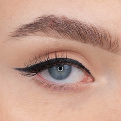 Ardell Magnetic Lashes Accent 002 (Single Lash) - Model Shot