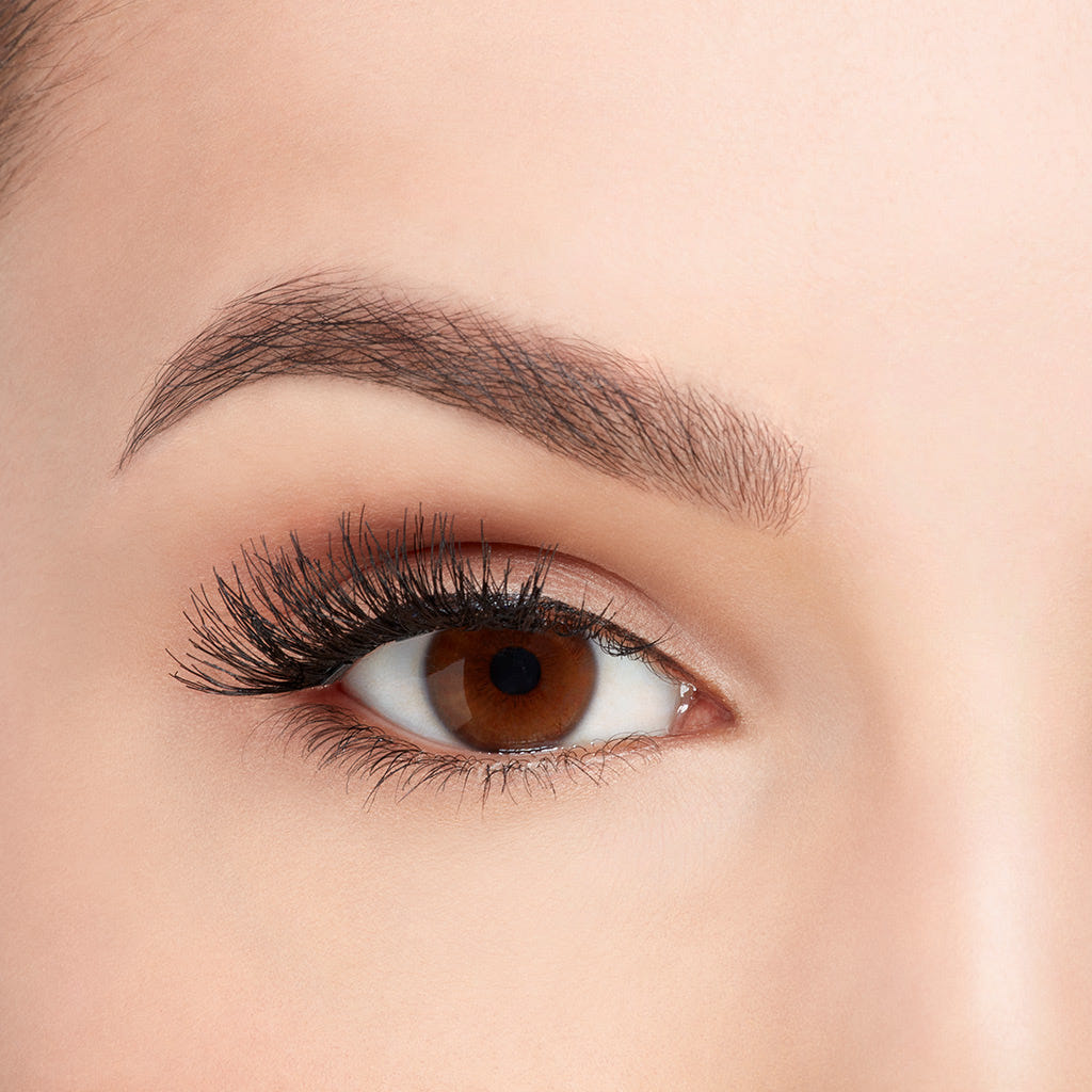 Ardell Magnetic Lashes Accents 002 (Model Shot B1)