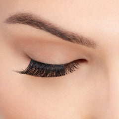 Ardell Magnetic Lashes Accents 002 (Model Shot B2)