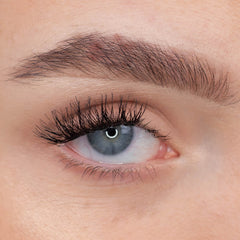 Ardell Magnetic Lashes Accents 002 (Model Shot 2)