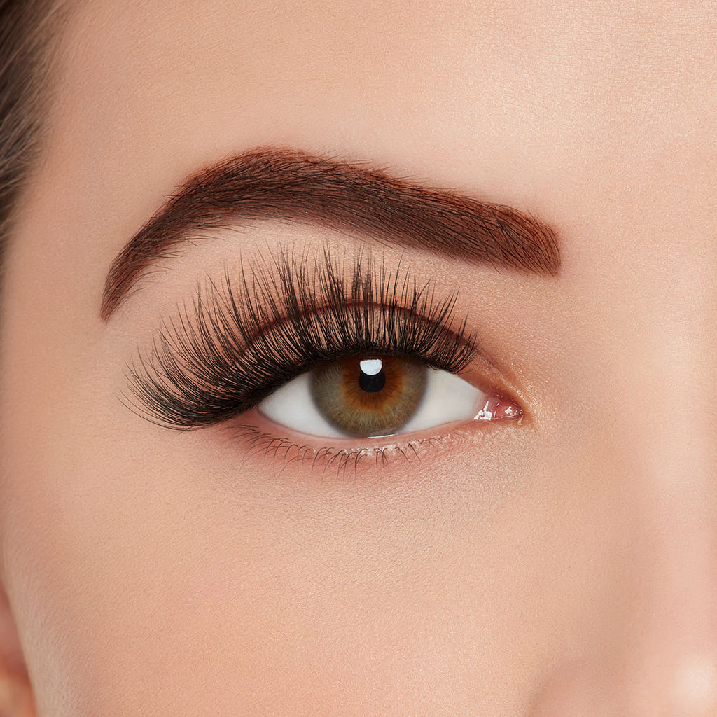 Ardell Mega Volume Lashes Black 260 (Model Shot 1)