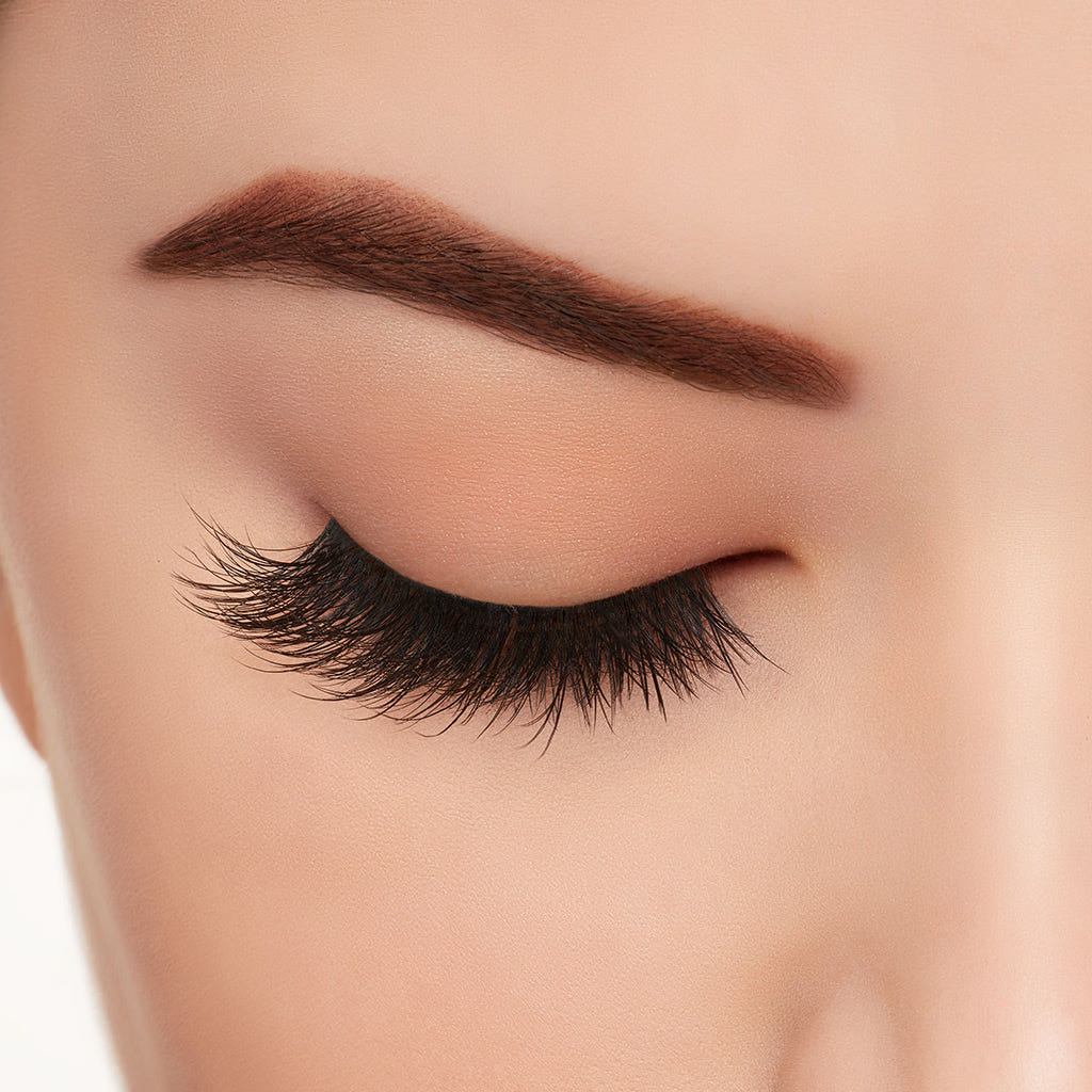 Ardell Mega Volume Lashes Black 262 (Model Shot 3)
