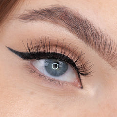 Ardell Wispies 700 Lashes Black (with DUO Glue) - Model Shot