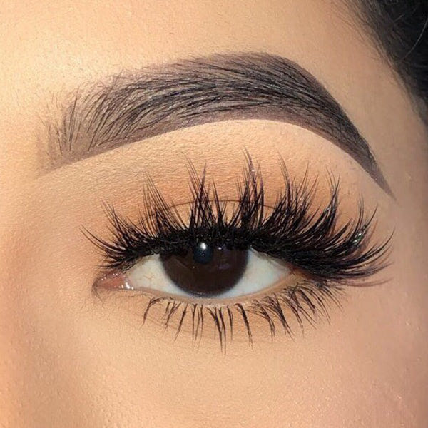 Boldface Lashes - Babe Alert (Model Shot)