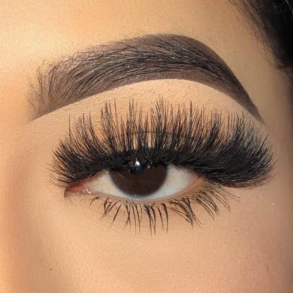 Boldface Lashes Super Stacked - Bigger Is Better (Model Shot)