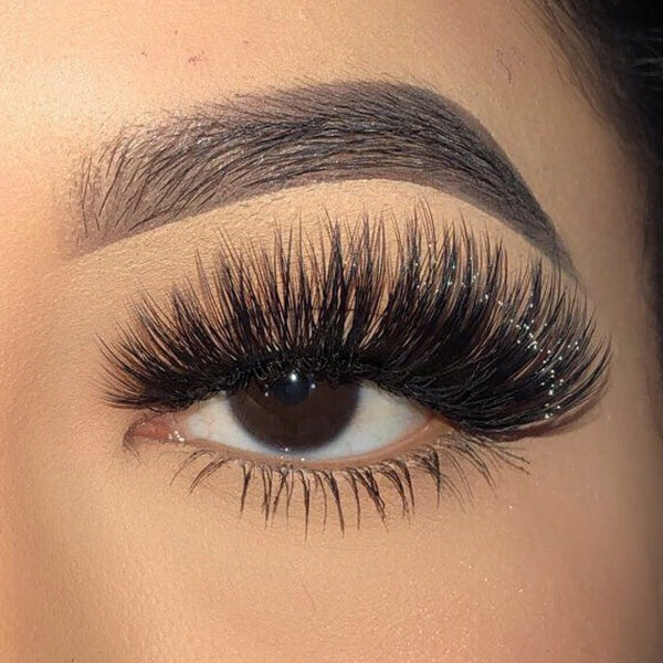 Boldface Lashes - Surprise Me (Model Shot)