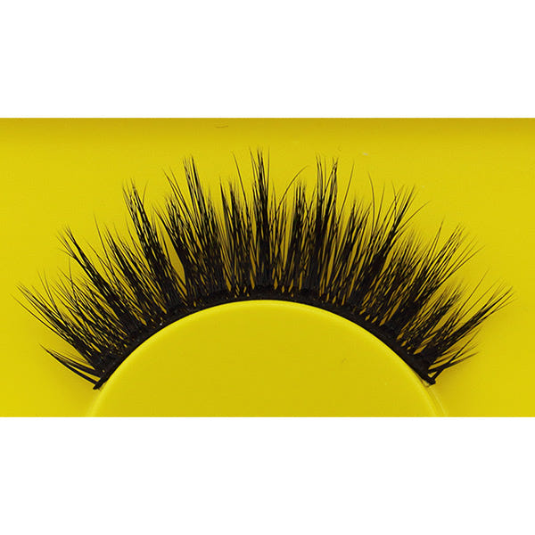 Boldface Lashes - The Influencer (Close Up)