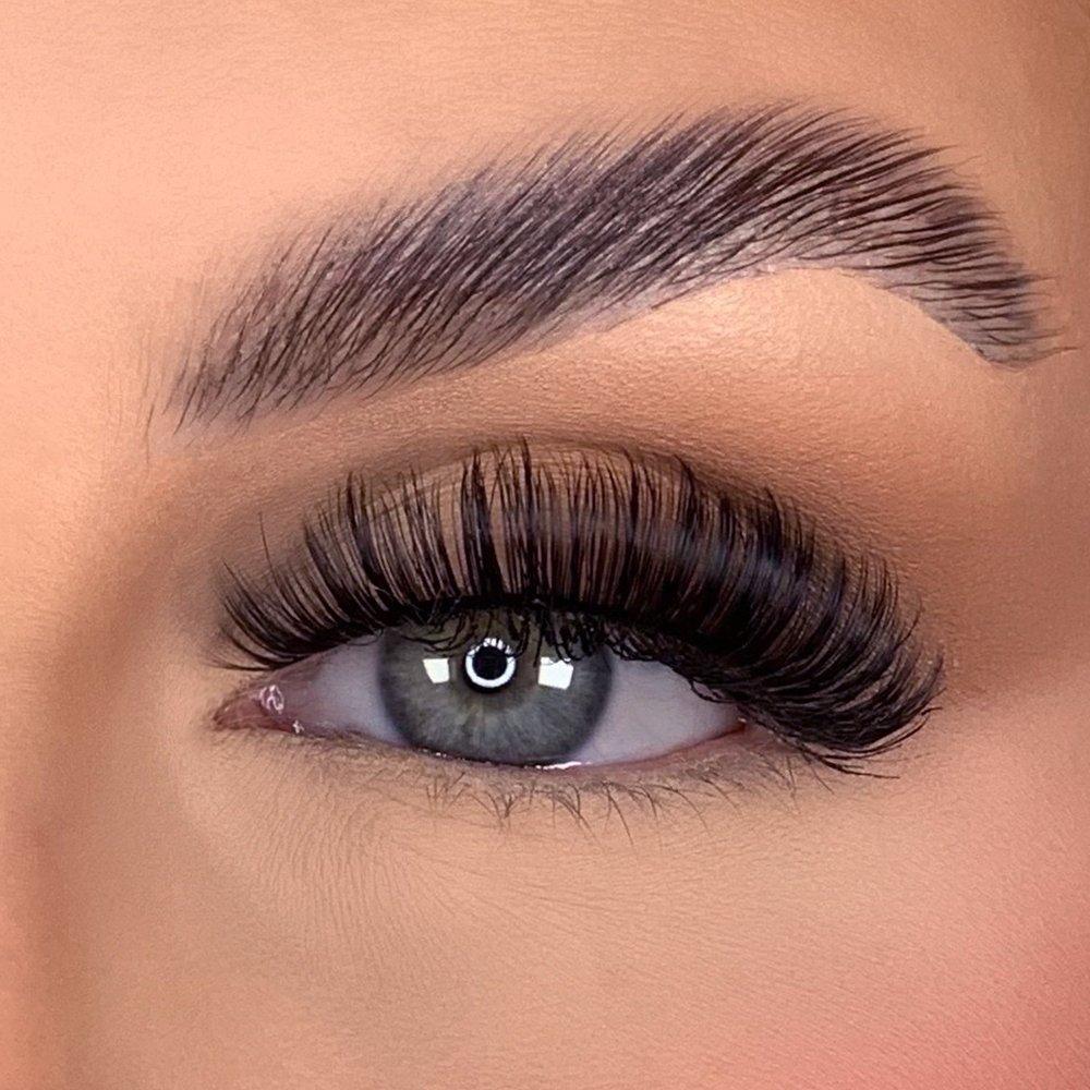 Dose of Lashes 3D Faux Mink Lashes - Shoutout (Model Shot)