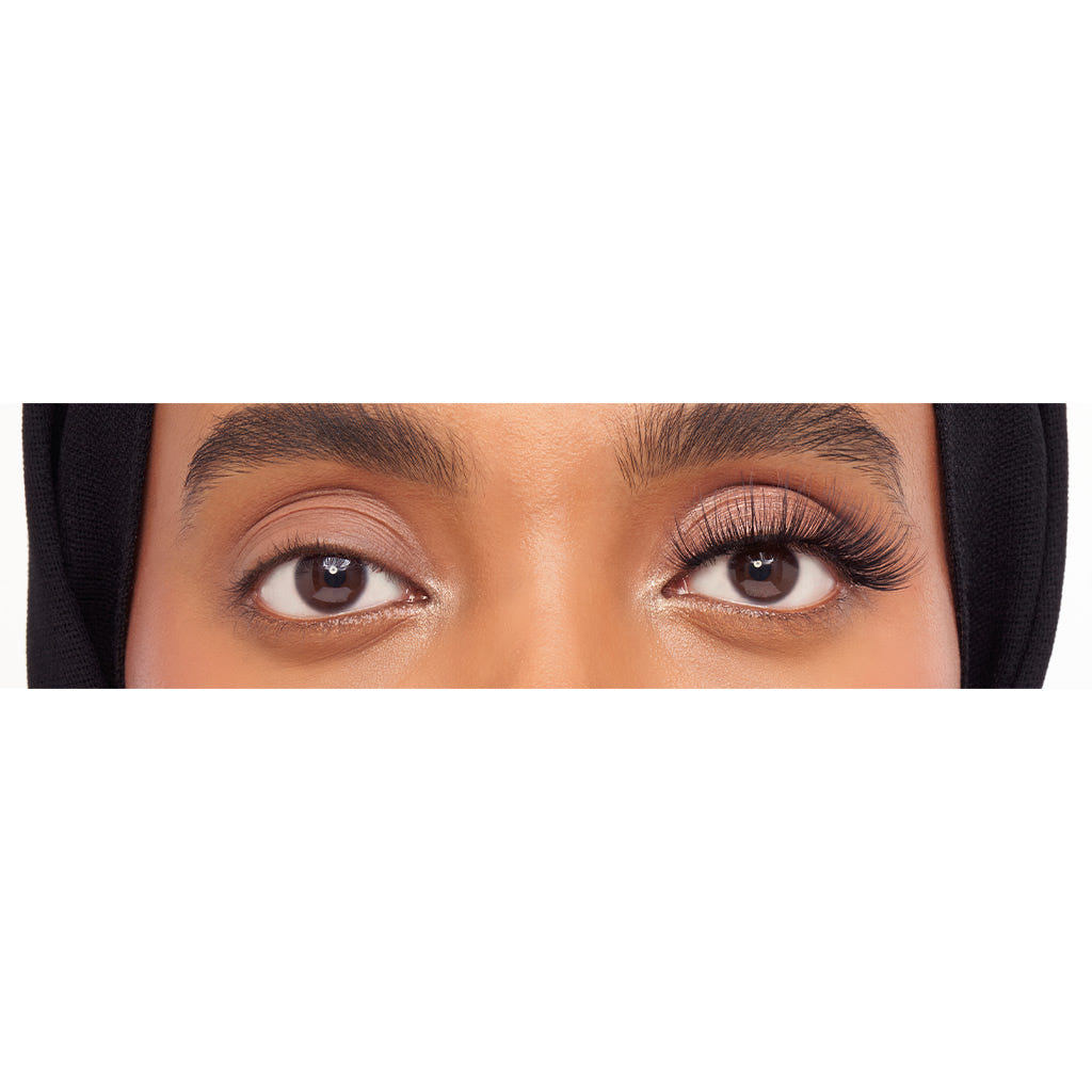 Eylure Luxe 3D Lashes - Topaz (Model Shot)