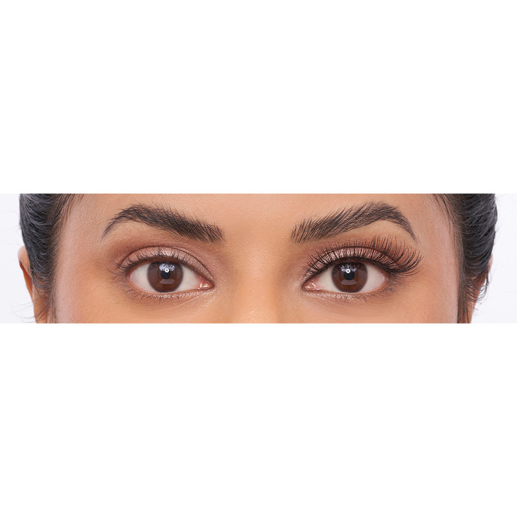Eylure Naturals Lashes 019 (Model Shot)
