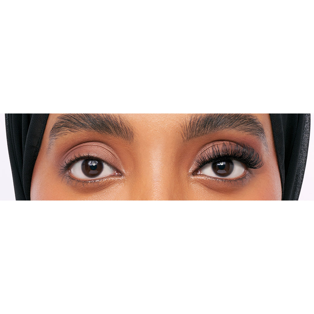 Eylure Volume Lashes - 119 (Model Shot)