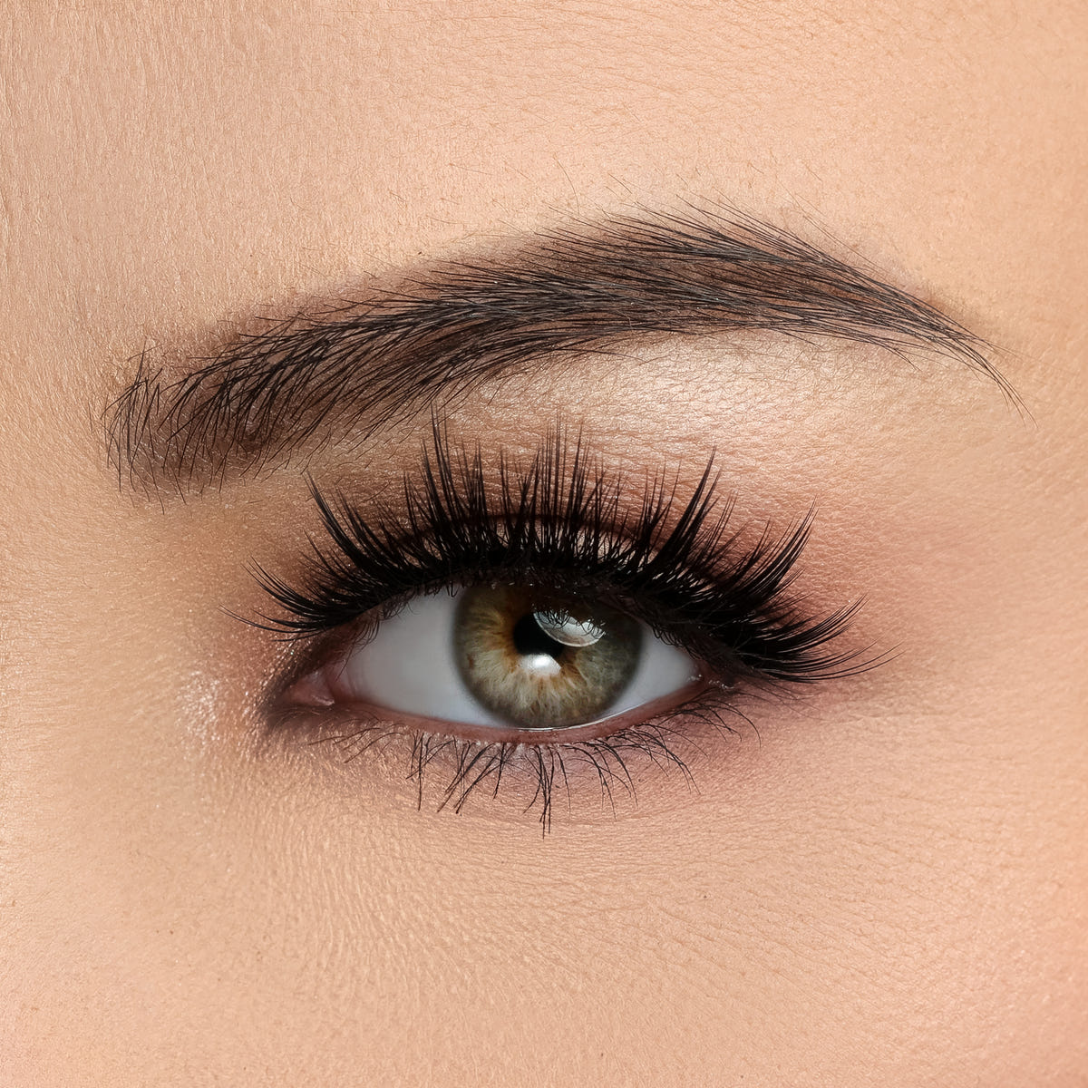 House of Lashes - Allura (Model Shot 1)