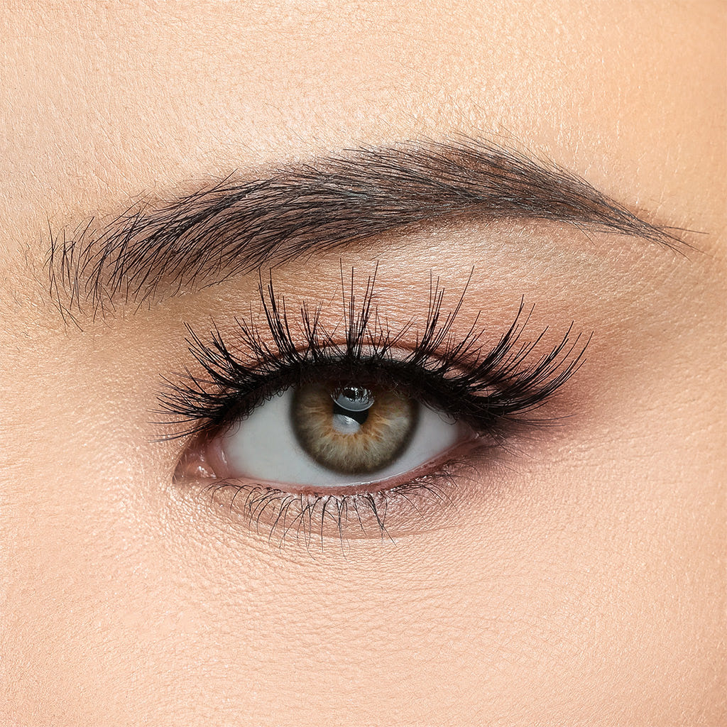 House of Lashes - Ethereal Lite (Model Shot 1)