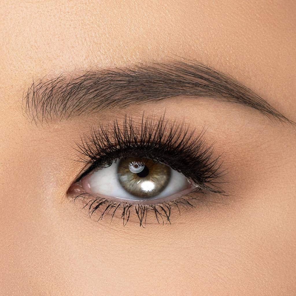 House of Lashes - Pixie Mini (Model Shot 1)