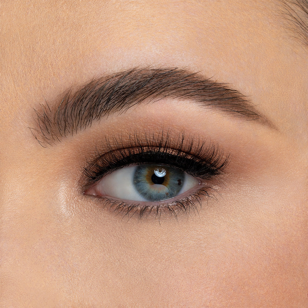 House of Lashes Secret Collection - Love and Light (Model Shot)