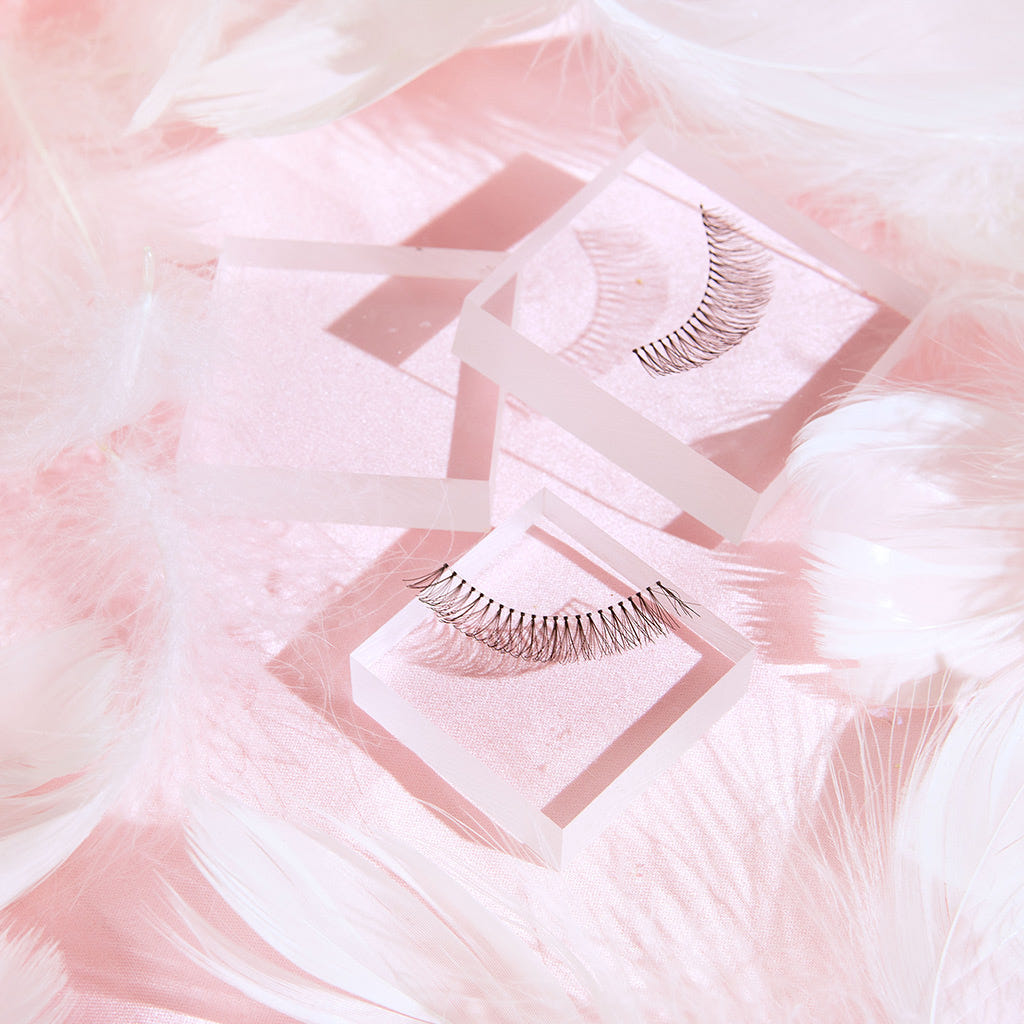 Invogue False Eyelashes - Loungin' (Lifestyle 3)
