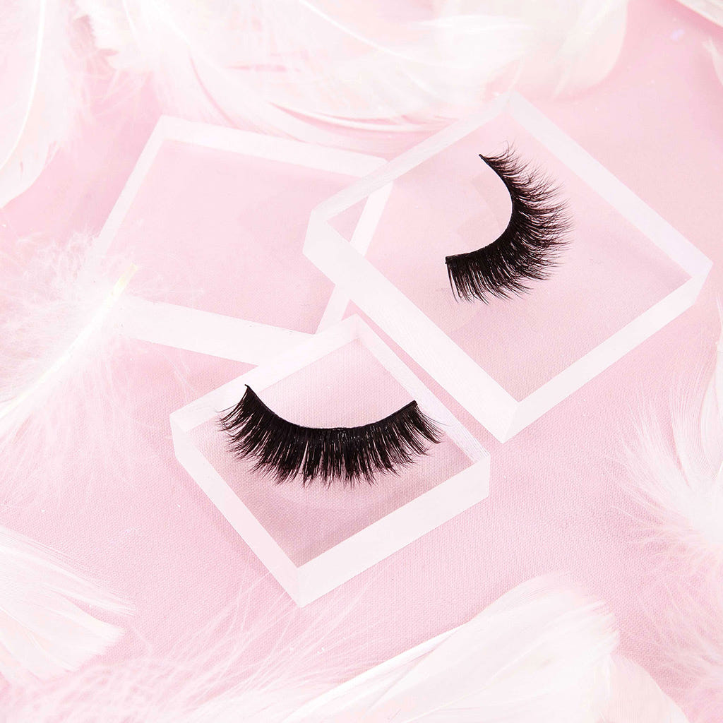 Invogue False Eyelashes - Trending (Lifestyle 3)