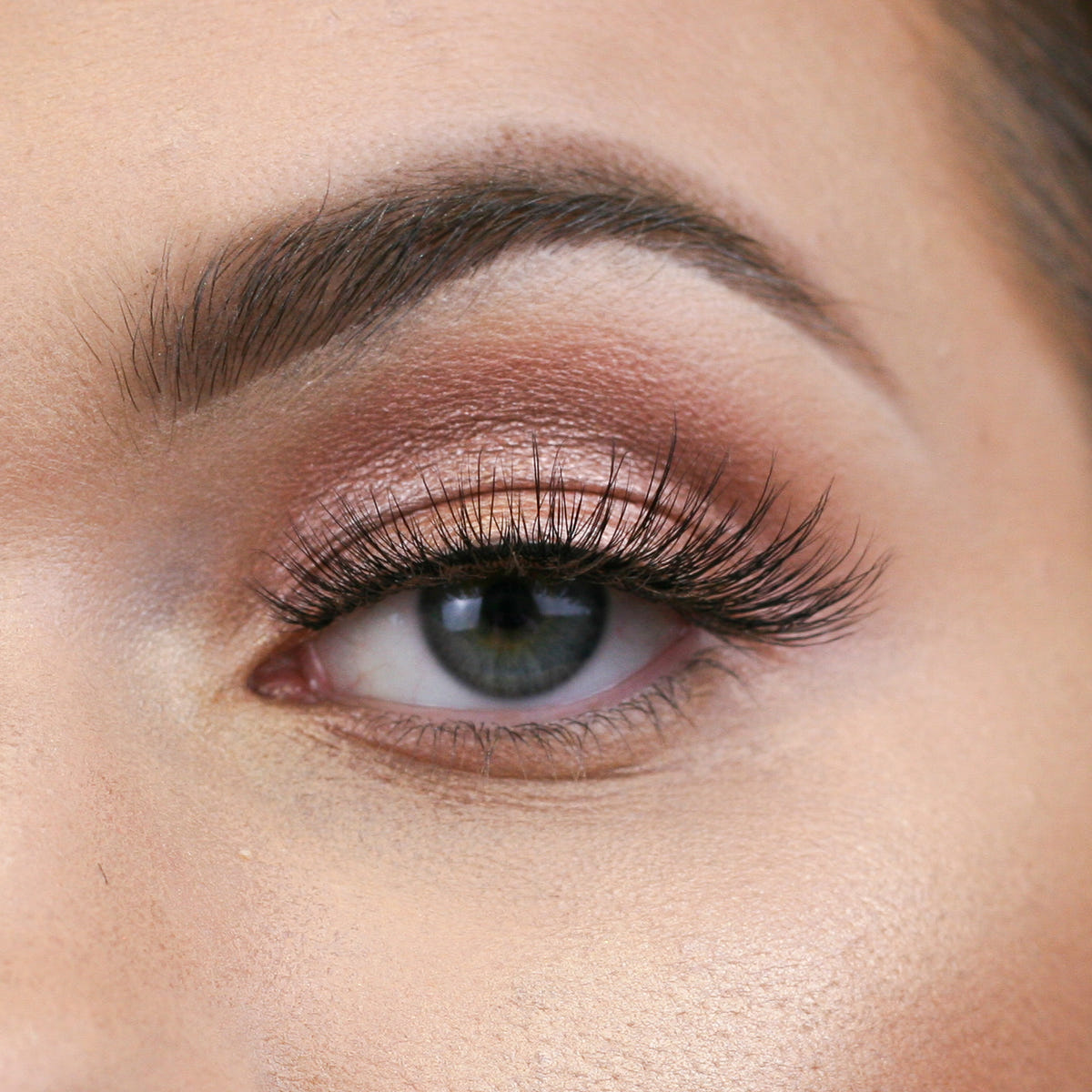 Kiss Lash Couture Naked Drama - Veil (Model Shot)