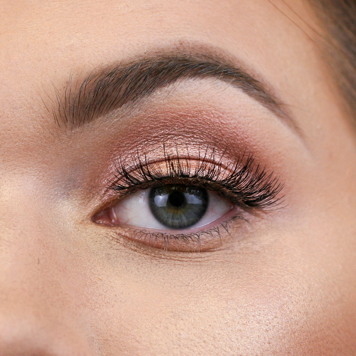 Kiss Lash Couture - So Wispy 01 (Model Shot)
