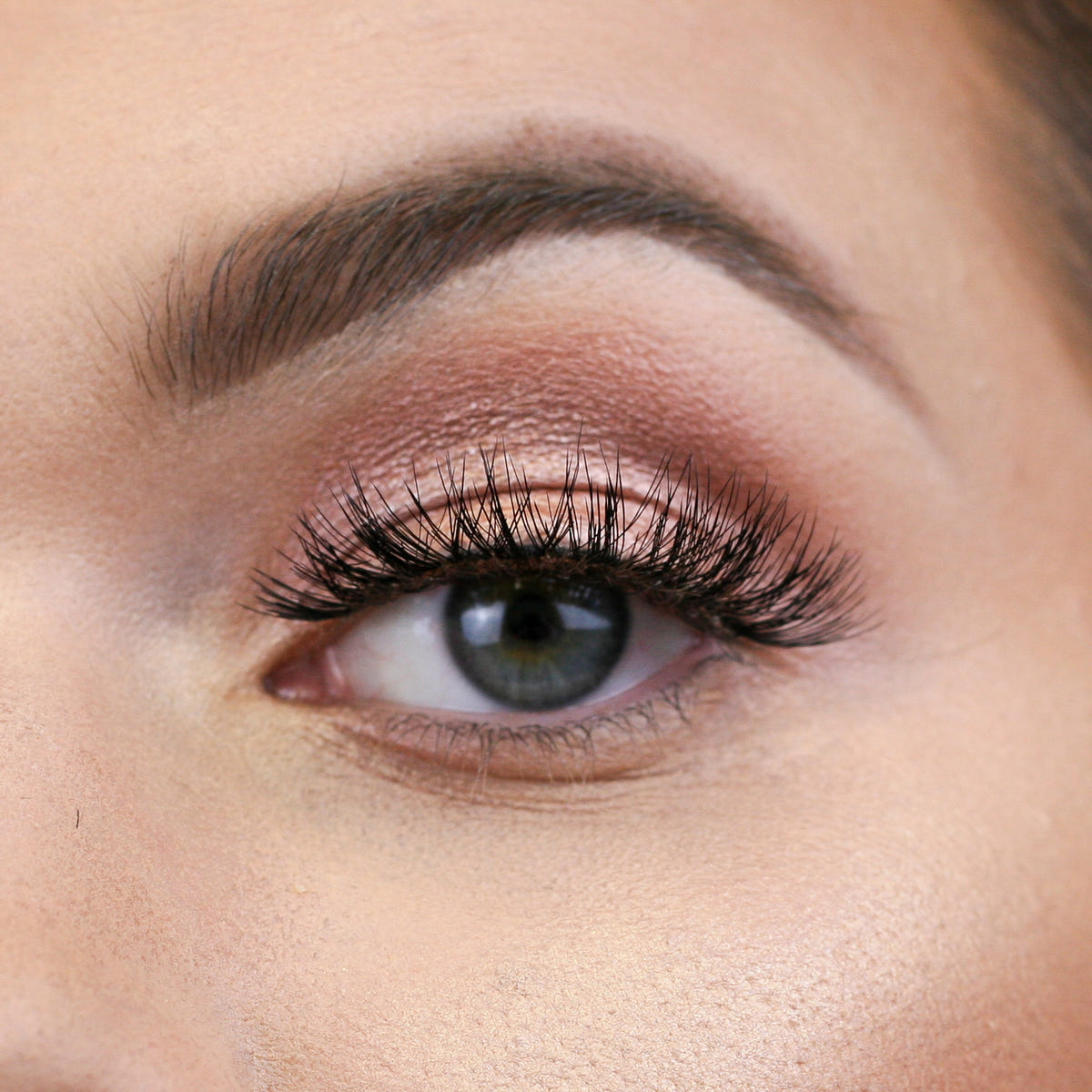 Kiss Lash Couture - So Wispy 02 (Model Shot)