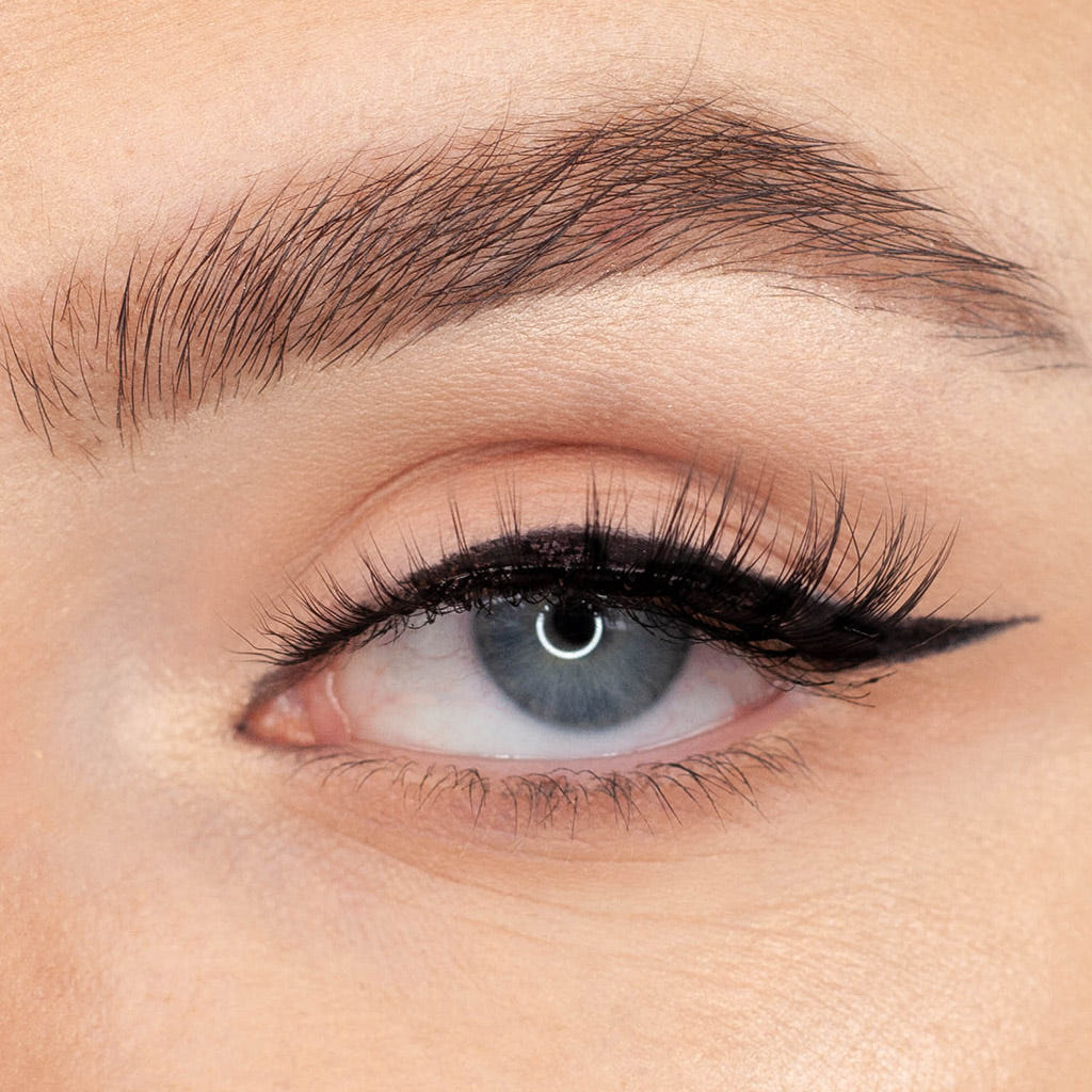 Kiss Lash Couture Luxtensions Collection - Classic (Model Shot)