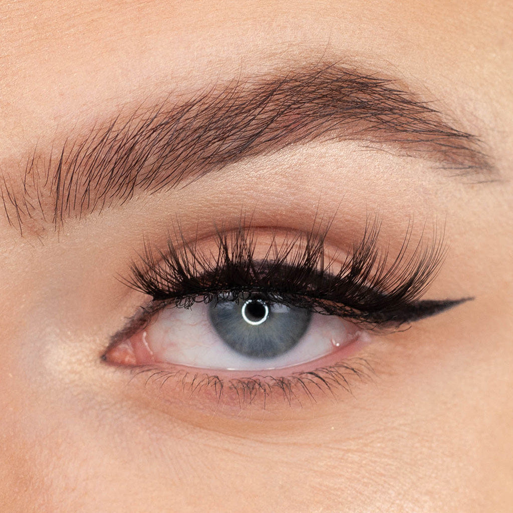 Kiss Lash Couture Triple Push-up Collection - Teddy (Model Shot)