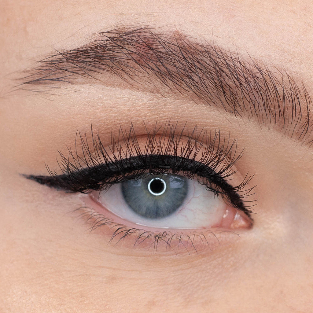 Kiss Magnetic Lashes - Charm (Model Shot)