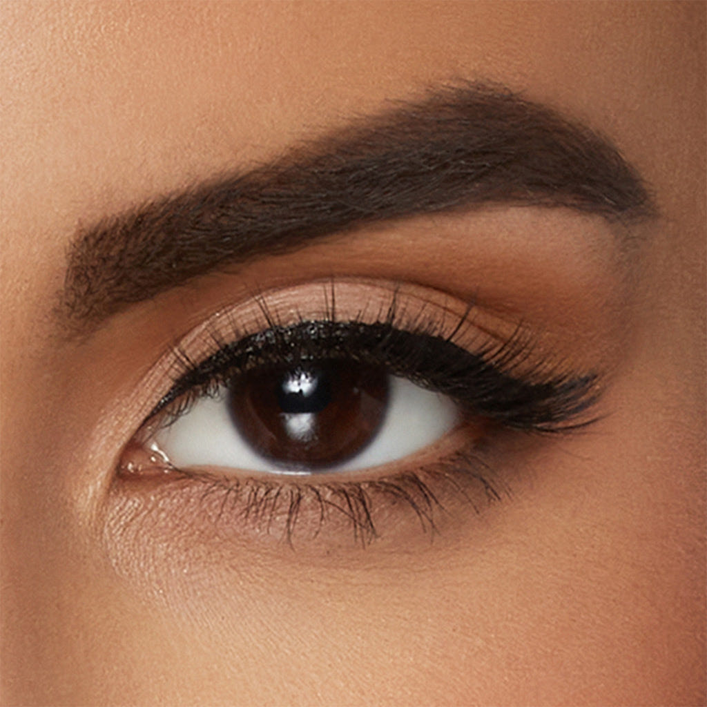 Lilly Lashes Luxury Synthetic Lite - Chic (Model Shot 1)