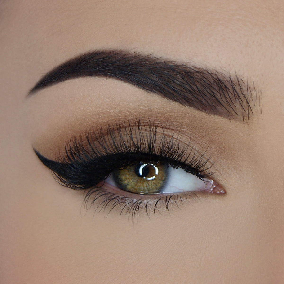 SOSU Lashes 7 Deadly Sins - Lust (Model Shot 1)