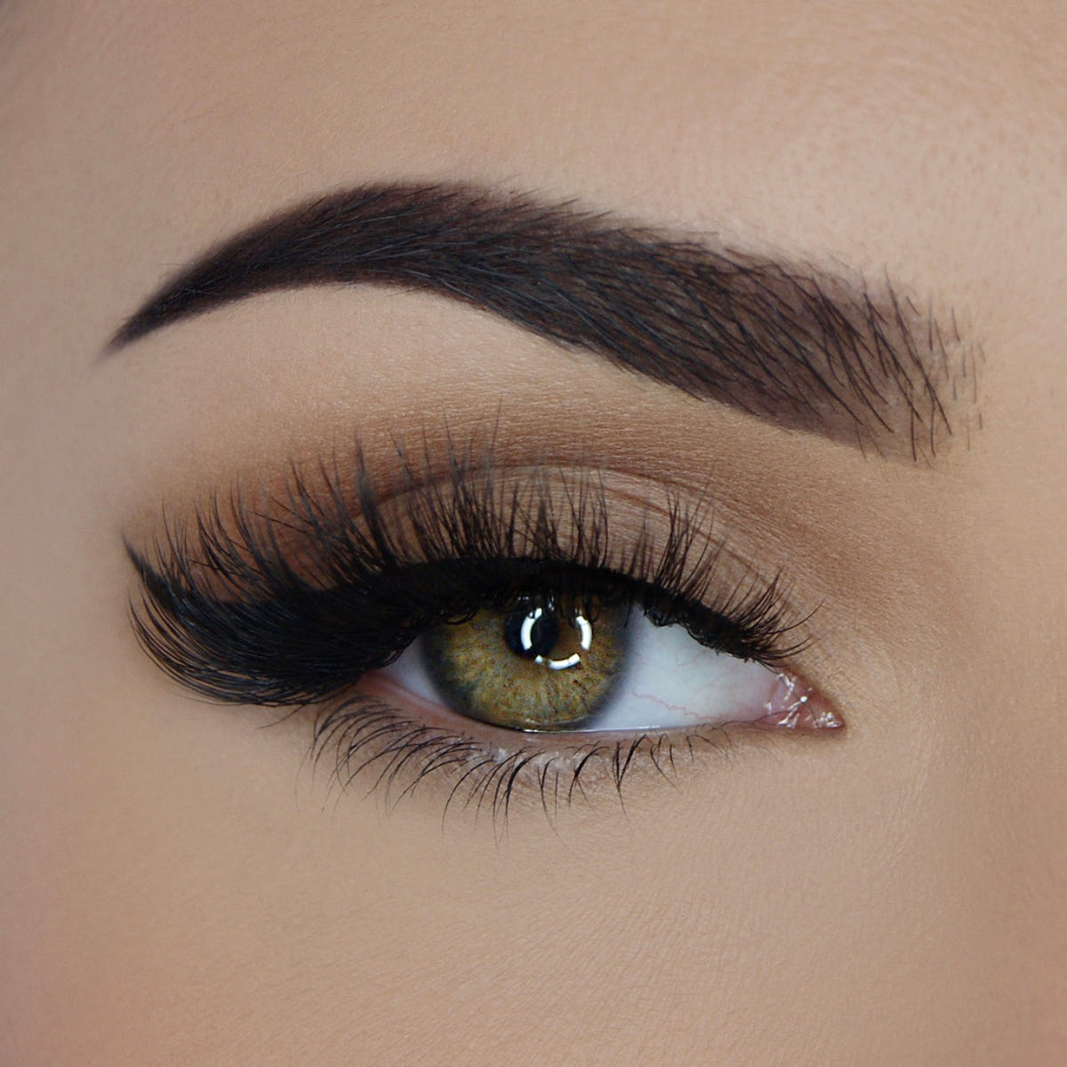SOSU Lashes 7 Deadly Sins - Pride (Model Shot 1)