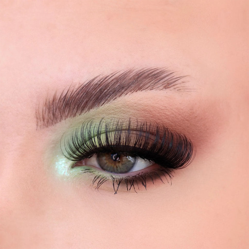 Unicorn Cosmetics 3D Faux Mink Lashes - Fluffy Volume (Model Shot 1)