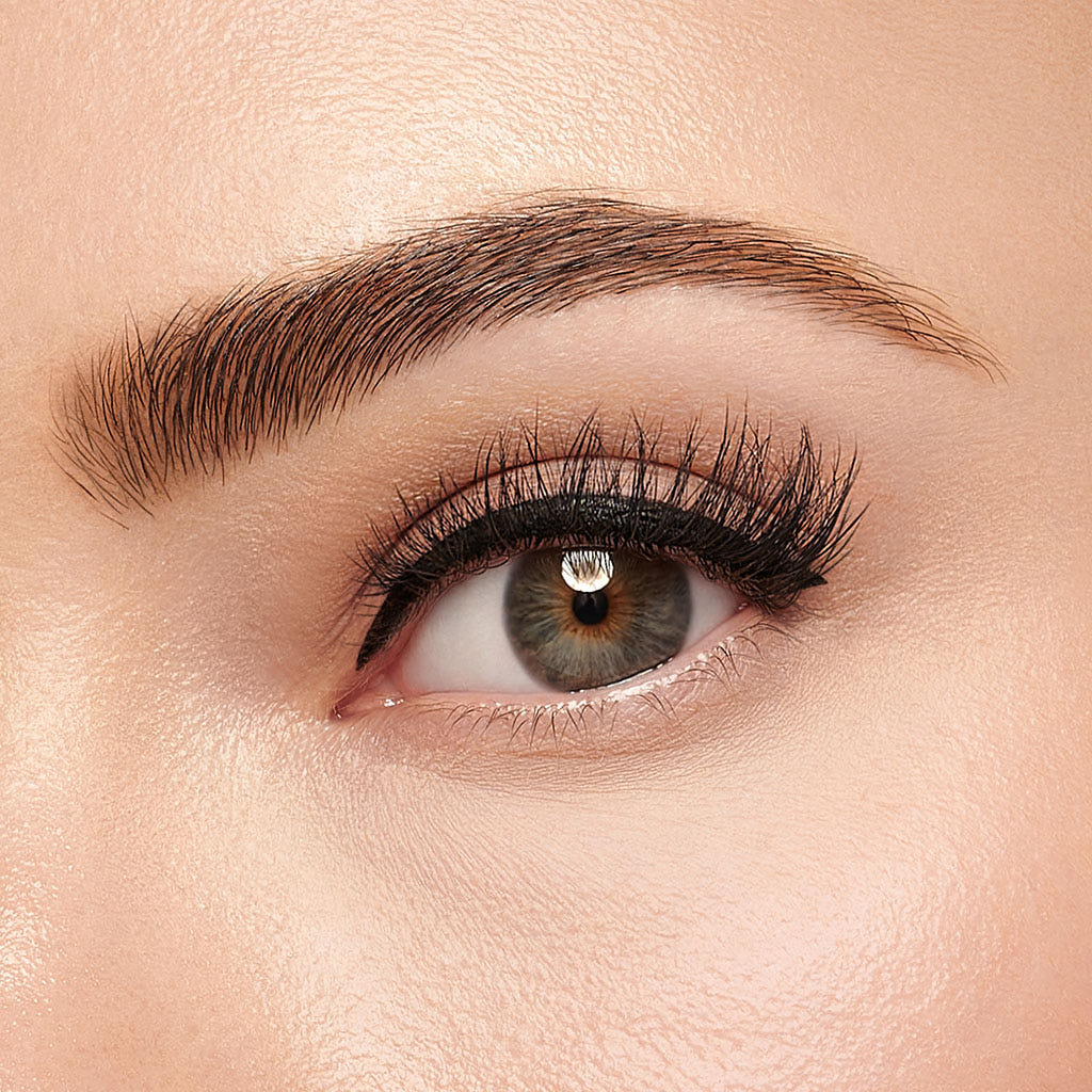 Velour Magnetic Effortless Lashes - Opposites Attract (Model Shot)