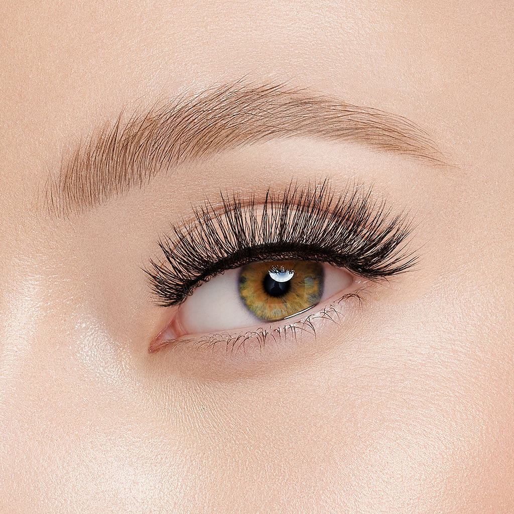 Velour Vegan Luxe Lashes - Whispie Sweet Nothings (Model Shot)